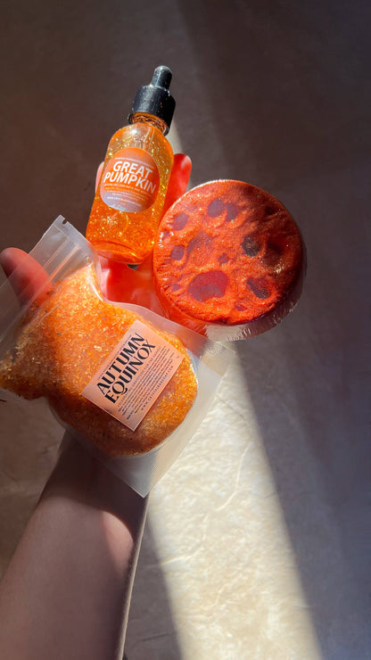 HARVEST MOON – Fall Inspired Crystal-Infused Handmade Bath Bomb